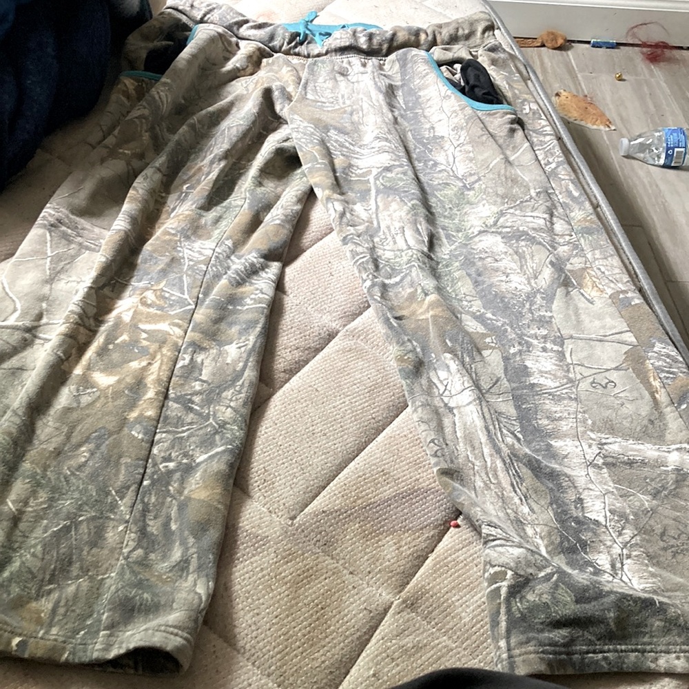 Realtree size 20 Camo sweatpants